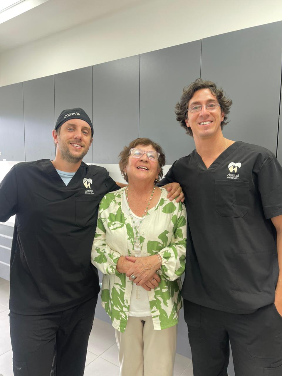 Equipo Dental Santa Rita con paciente