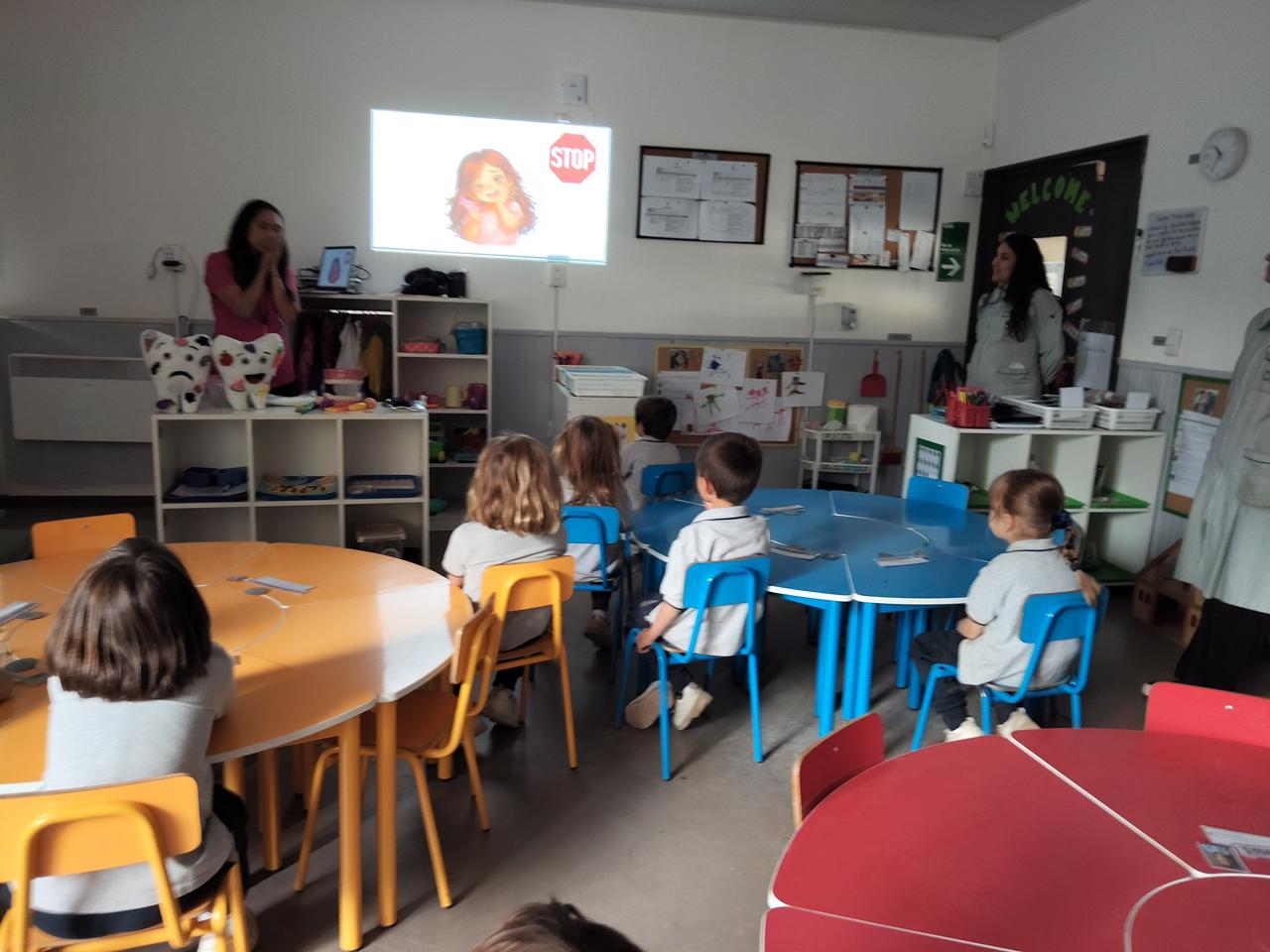 Niños en actividad educativa